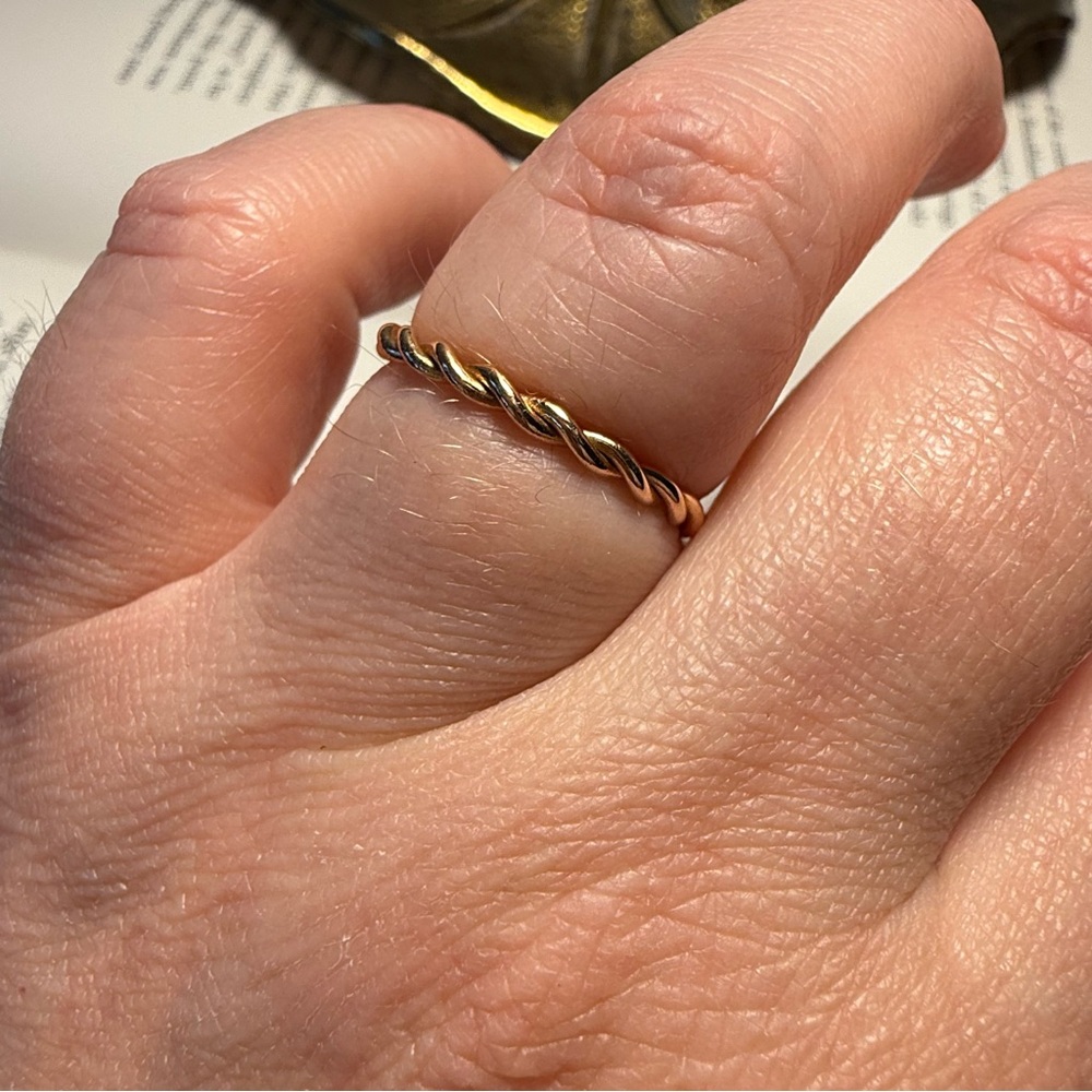 14kt rose gold twist band